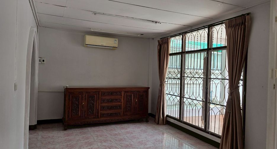 For rent 1 bed house in Huai Khwang, Bangkok