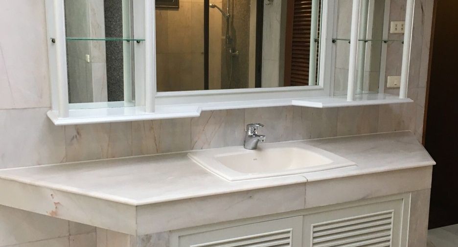 Wohnung zur Miete mit 3 Zimmer in Watthana, Bangkok