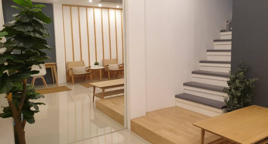 For rent 3 ベッドルーム townhouse in Khan Na Yao, Bangkok