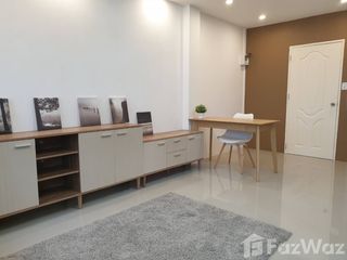 For rent 3 bedrooms townhouse in Khan Na Yao, Bangkok