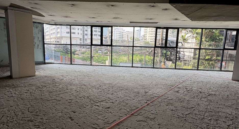 For rent retail Space in Watthana, Bangkok