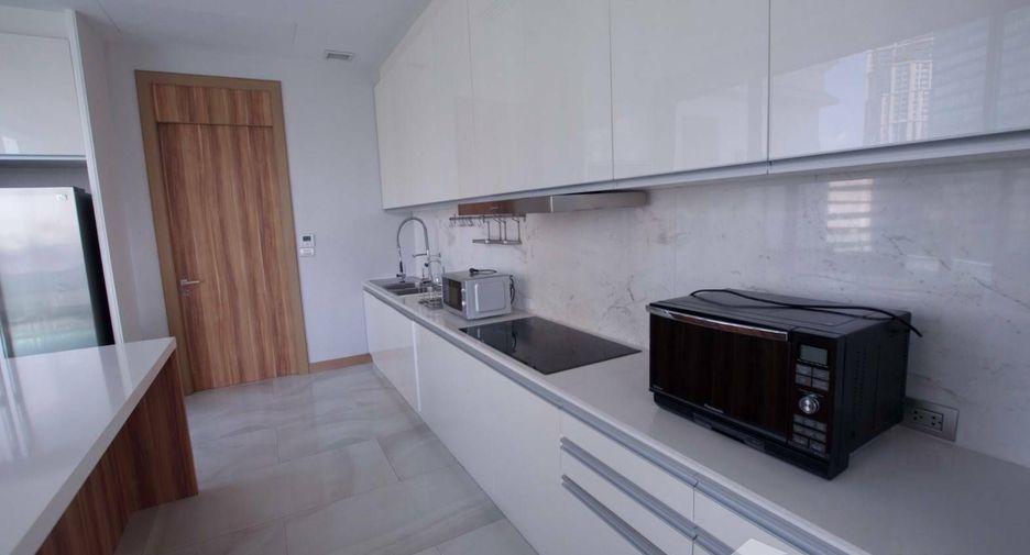 For rent 3 bedrooms condo in Watthana, Bangkok