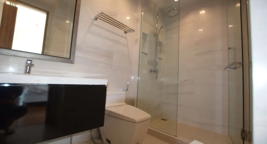For rent 3 bedrooms condo in Watthana, Bangkok