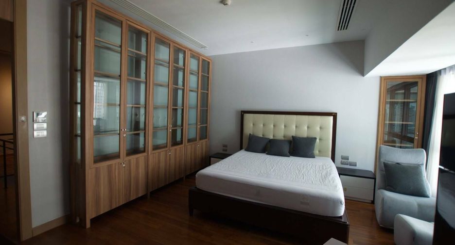 For rent 3 bedrooms condo in Watthana, Bangkok