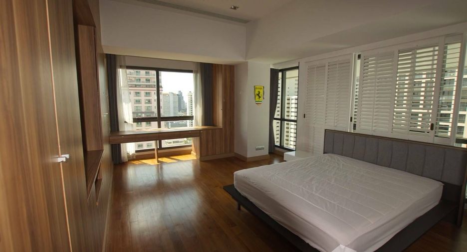 For rent 3 bedrooms condo in Watthana, Bangkok