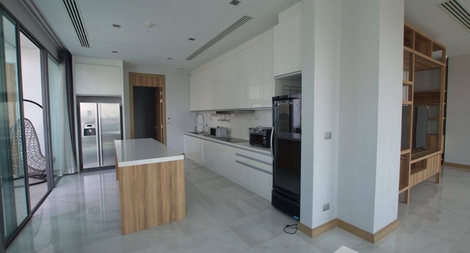For rent 3 bedrooms condo in Watthana, Bangkok