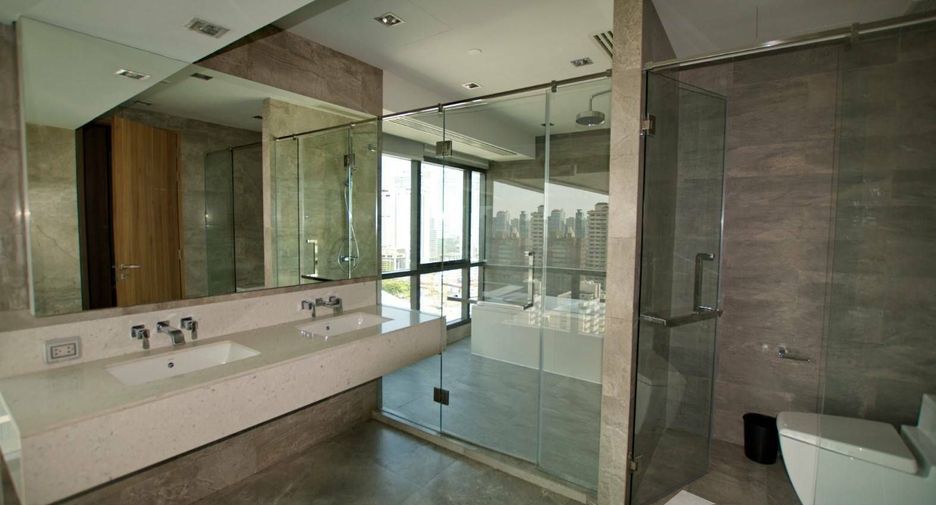 For rent 3 bedrooms condo in Watthana, Bangkok