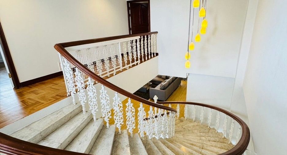 For rent 3 bedrooms condo in Watthana, Bangkok