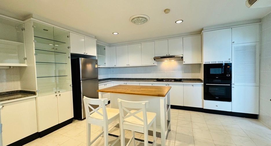 For rent 3 bedrooms condo in Watthana, Bangkok