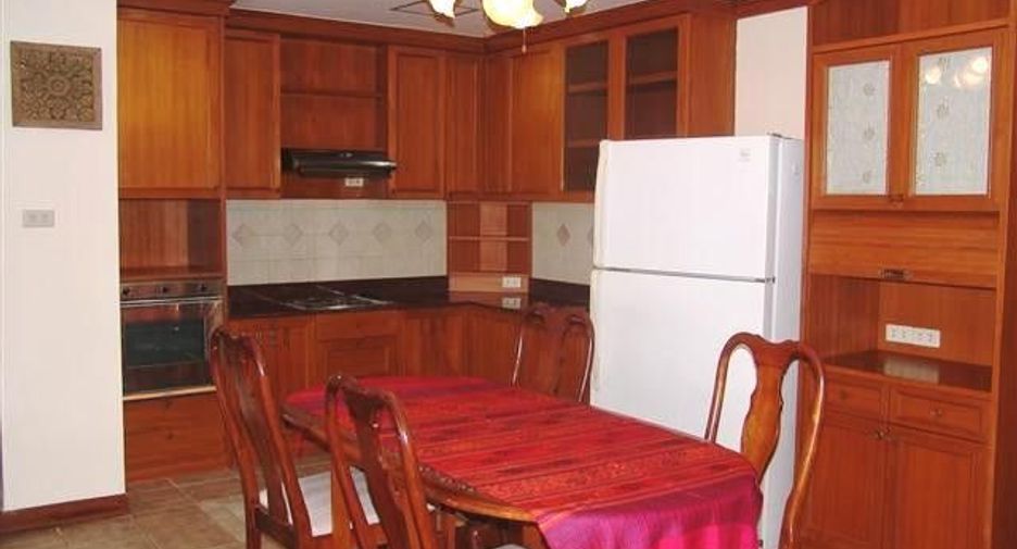 For rent 3 bedrooms condo in Watthana, Bangkok
