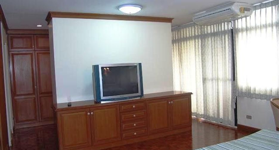 For rent 3 bedrooms condo in Watthana, Bangkok