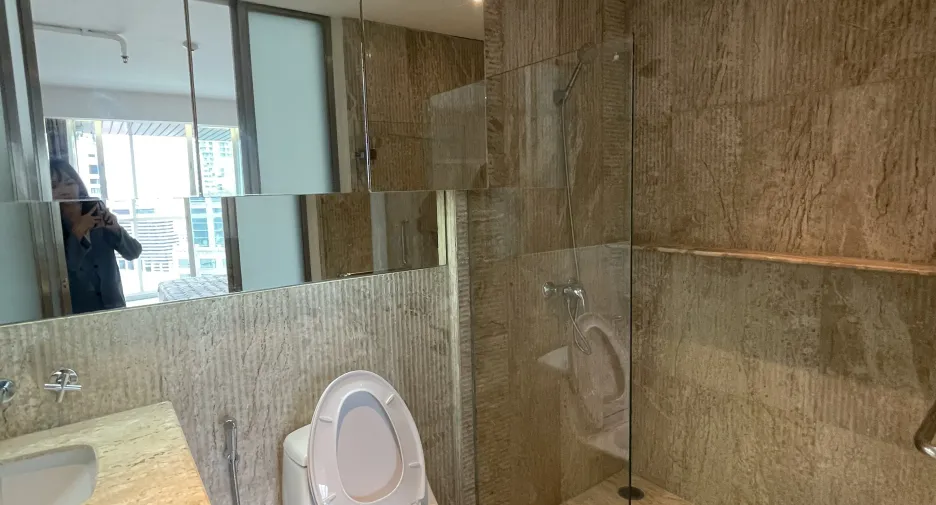 For rent 2 bedrooms condo in Pathum Wan, Bangkok