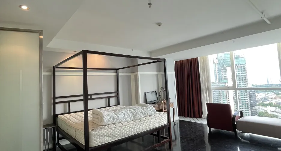 For rent 2 bedrooms condo in Pathum Wan, Bangkok