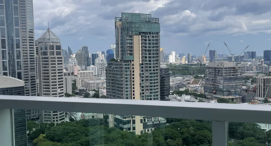 For rent 2 bedrooms condo in Pathum Wan, Bangkok