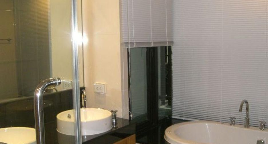 For rent 3 bedrooms condo in Yan Nawa, Bangkok