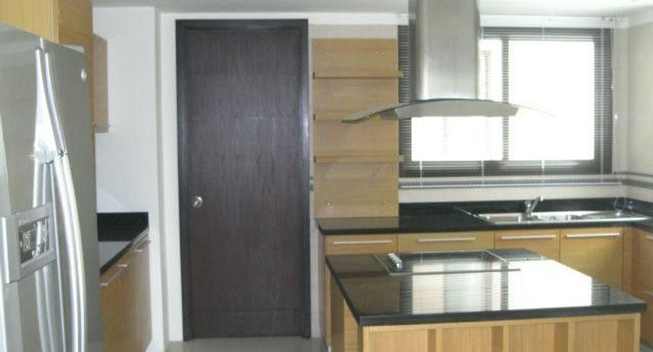 For rent 3 bedrooms condo in Yan Nawa, Bangkok