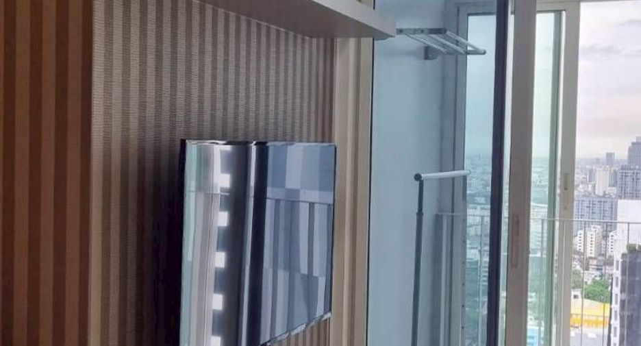 Condo en alquiler de 2 habitaciones en Phra Khanong, Bangkok