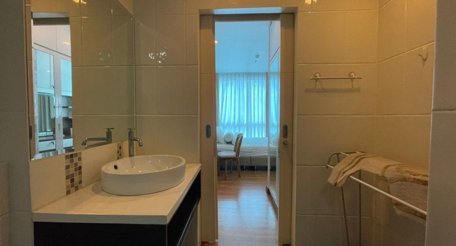 For rent 1 bed condo in Bang Rak, Bangkok
