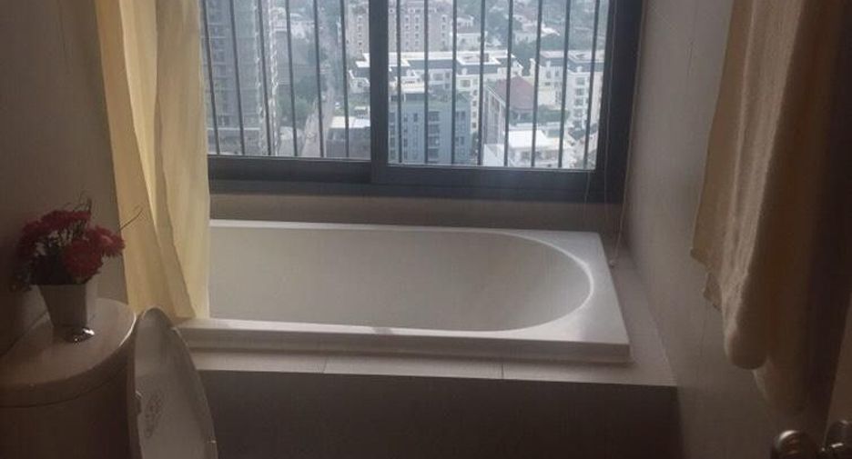 For rent 1 bed condo in Khlong Toei, Bangkok