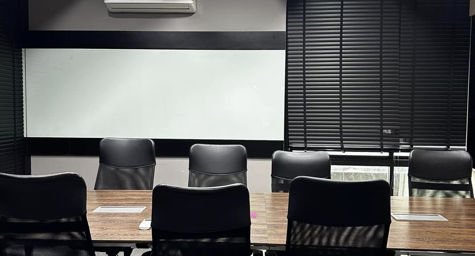 For rent 21 bedrooms office in Bang Na, Bangkok