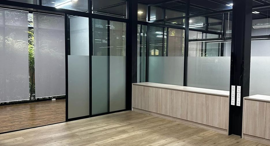 For rent 21 bedrooms office in Bang Na, Bangkok