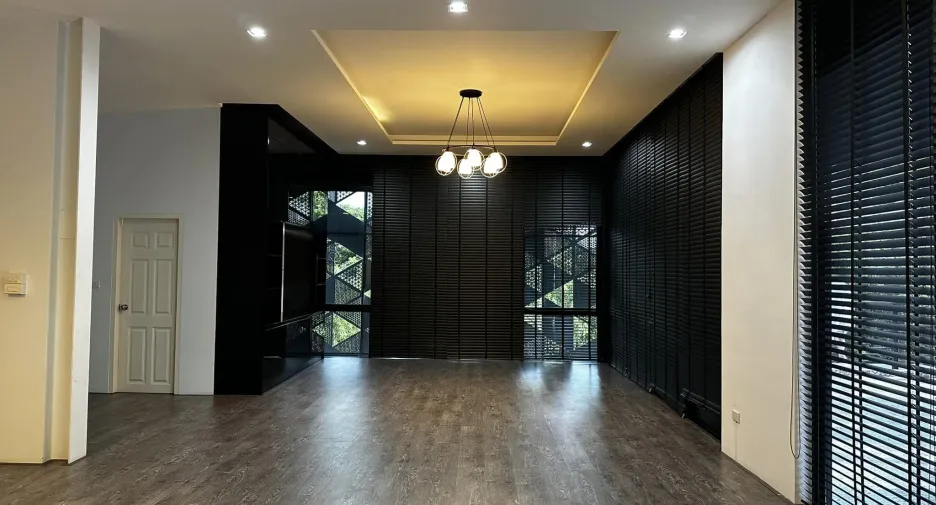 For rent 21 bedrooms office in Bang Na, Bangkok