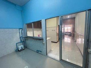 出租 4 卧室 联排别墅 在 Wang Thong Lang, 曼谷