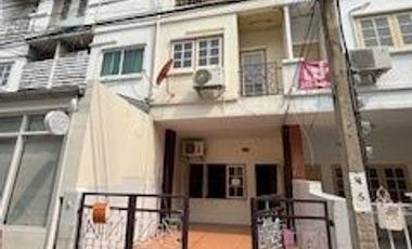 Reihenhaus zur Miete mit 4 Zimmer in Wang Thonglang, Bangkok