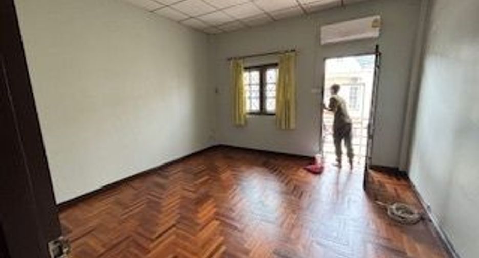 ให้เช่า 4 ห้องนอน ทาวน์เฮ้าส์ ใน วังทองหลาง, กรุงเทพฯ
