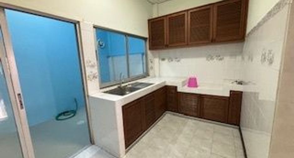 ให้เช่า 4 ห้องนอน ทาวน์เฮ้าส์ ใน วังทองหลาง, กรุงเทพฯ
