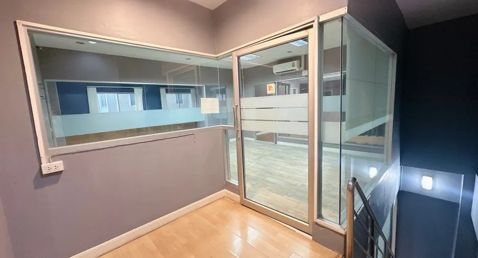 For rent 7 bedrooms condo in Wang Thonglang, Bangkok