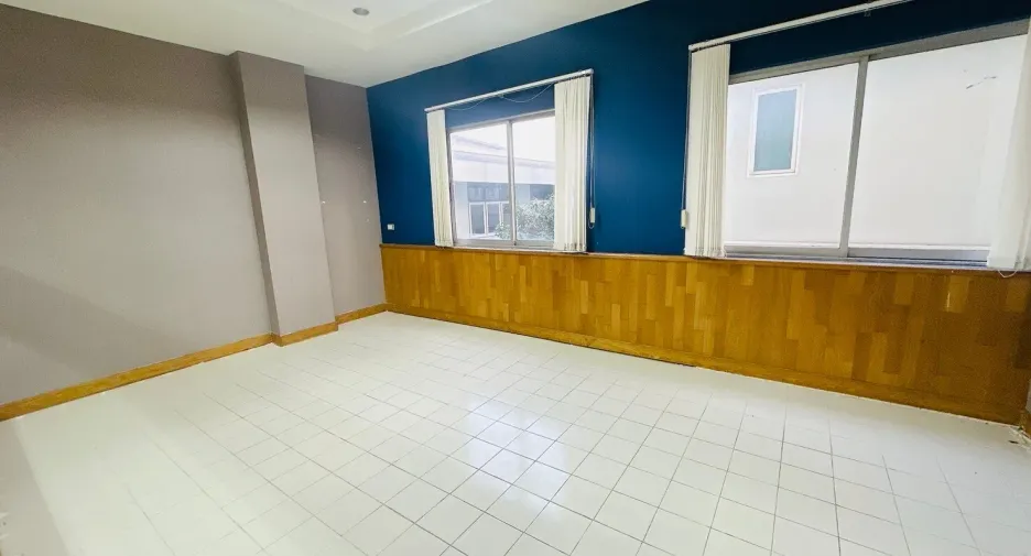 For rent 7 bedrooms condo in Wang Thonglang, Bangkok