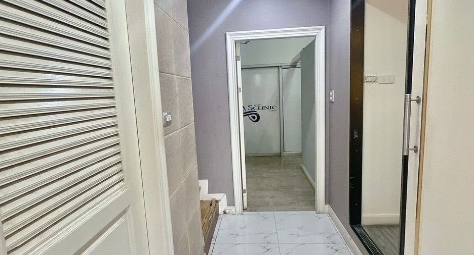 For rent 7 bedrooms condo in Wang Thonglang, Bangkok