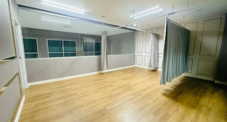 For rent 7 bedrooms condo in Wang Thonglang, Bangkok