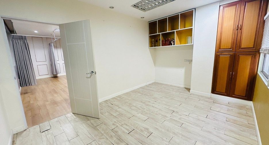 For rent 7 bedrooms condo in Wang Thonglang, Bangkok