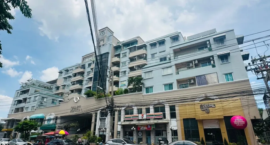 For rent 7 bedrooms condo in Wang Thonglang, Bangkok