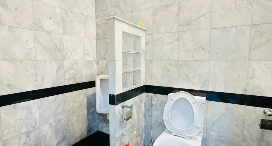 For rent 7 bedrooms condo in Wang Thonglang, Bangkok