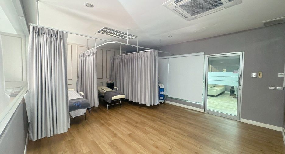 For rent 7 bedrooms condo in Wang Thonglang, Bangkok