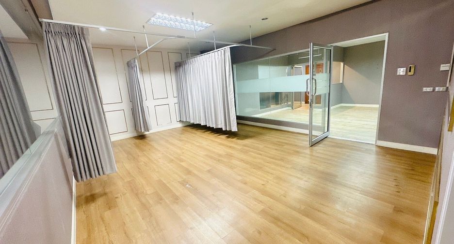 For rent 7 bedrooms condo in Wang Thonglang, Bangkok