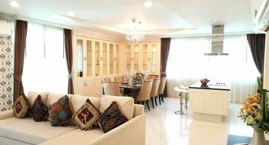 À louer 4 chambres condo à Watthana, Bangkok