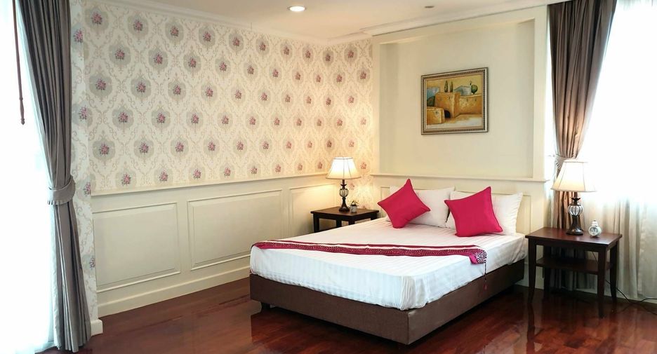 À louer 4 chambres condo à Watthana, Bangkok