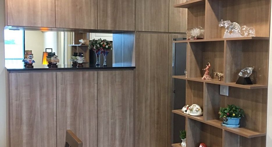 Condo en alquiler de 3 habitaciones en Huai Khwang, Bangkok