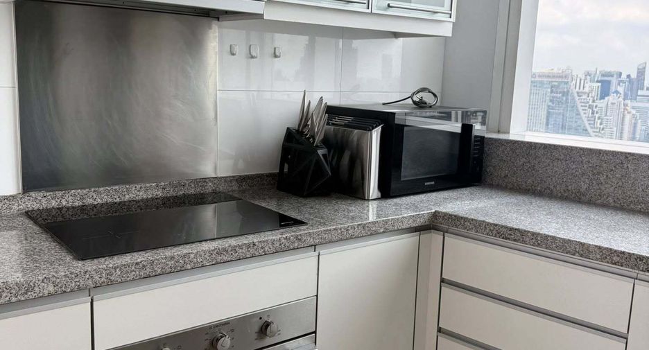 Condo en alquiler de 3 habitaciones en Khlong Toei, Bangkok