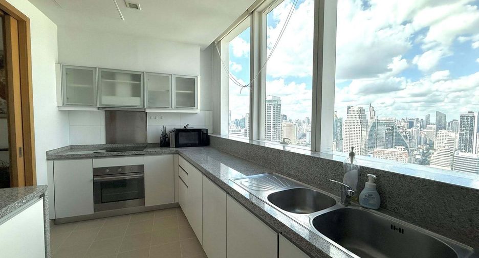 Condo en alquiler de 3 habitaciones en Khlong Toei, Bangkok