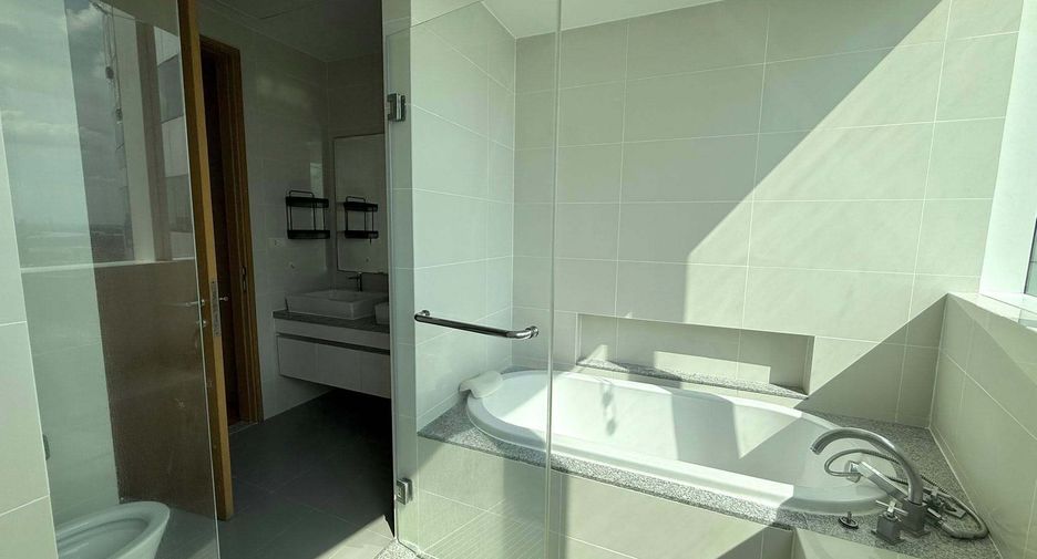 Condo en alquiler de 3 habitaciones en Khlong Toei, Bangkok