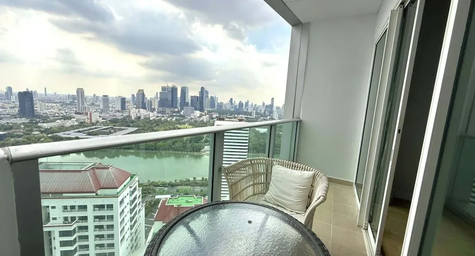 Condo en alquiler de 3 habitaciones en Khlong Toei, Bangkok