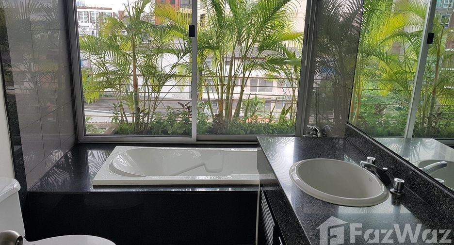 Condo en alquiler de 3 habitaciones en Sathon, Bangkok