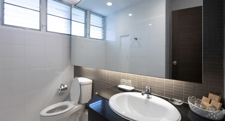 For rent 4 bedrooms condo in Khlong Toei, Bangkok