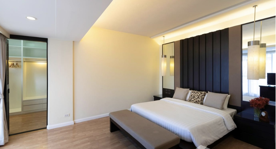 For rent 4 bedrooms condo in Khlong Toei, Bangkok
