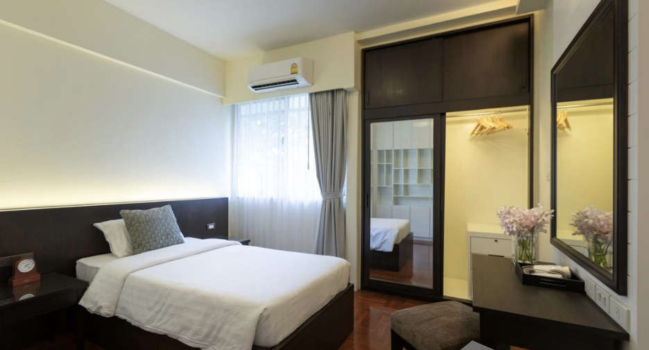 For rent 4 bedrooms condo in Khlong Toei, Bangkok